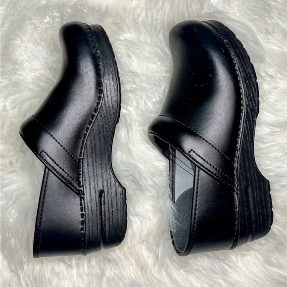 Dansko Professional Black Leather Clog - Picture 2 of 13